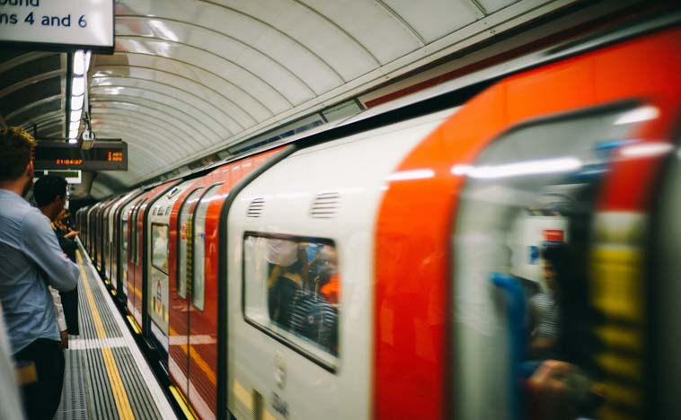 ロンドンの地下鉄で使われているイギリス英語