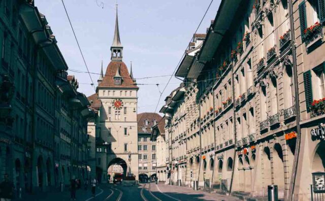 スイス各都市で話されている言語は？